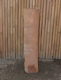 Artikelbild 3 des Artikels “Tiki-Statue im polynesischen Stil. Aus Kokosnusspalme 100cm. Ca. 18-28cm Ø. Modell 3 - Zunge herausgestreckt, “